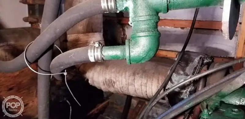 قارب مزدوج الهيكل للبيع