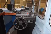 قوارب العمل للبيع