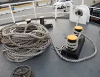 قوارب العمل للبيع