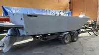 قوارب العمل للبيع