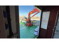 قارب طاقم للبيع