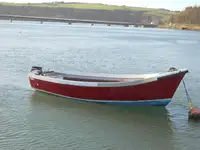 قوارب العمل للبيع