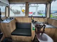 قوارب العمل للبيع