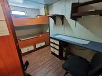 سفينة إمداد للبيع