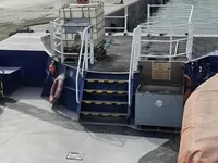 قارب طاقم للبيع