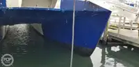 قارب مزدوج الهيكل للبيع