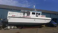 قوارب العمل للبيع