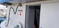 قارب مزدوج الهيكل للبيع