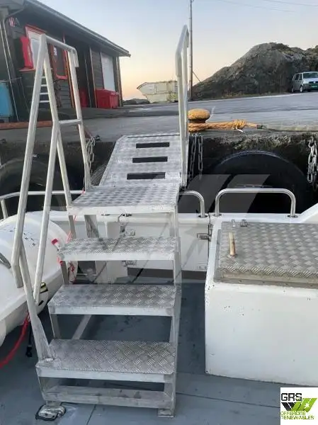 سفينة نقل بضائع بالمركبات (Ro-Ro) للبيع