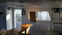 قارب مزدوج الهيكل للبيع