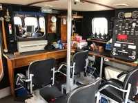 قارب نجاة للبيع