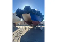 قوارب العمل للبيع