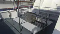 قوارب العمل للبيع