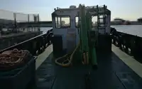 قوارب العمل للبيع
