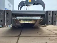 قارب مزدوج الهيكل للبيع