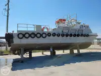 قارب طاقم للبيع