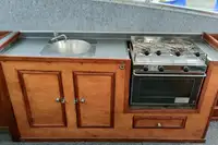 قوارب العمل للبيع