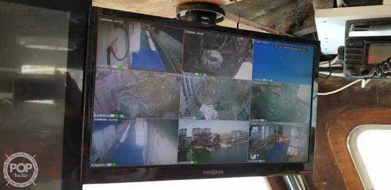 قارب مزدوج الهيكل للبيع