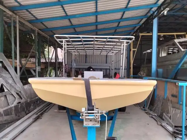 قوارب العمل للبيع