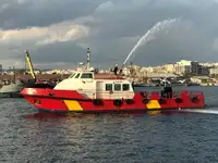 قارب طاقم للبيع