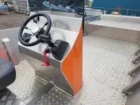 قوارب العمل للبيع