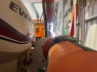 قوارب العمل للبيع