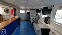 قارب مزدوج الهيكل للبيع