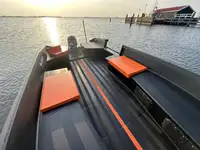 قوارب العمل للبيع