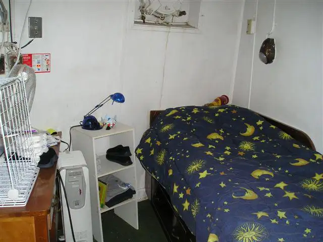 سفينة بحثية للبيع
