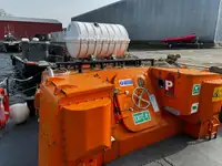 قارب طاقم للبيع