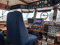 قوارب العمل للبيع