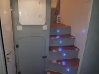 قوارب العمل للبيع