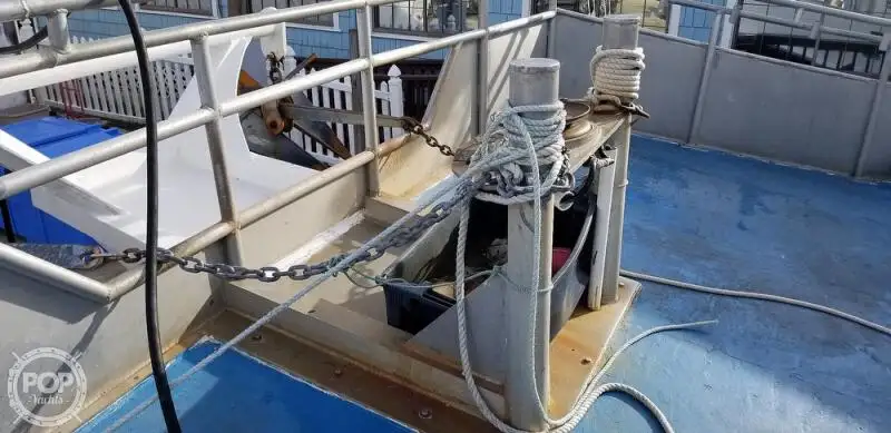 قارب مزدوج الهيكل للبيع