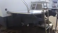 قوارب العمل للبيع