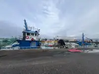 قوارب العمل للبيع