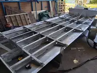 قوارب العمل للبيع