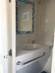 قارب مزدوج الهيكل للبيع