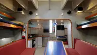 سفينة بحثية للبيع
