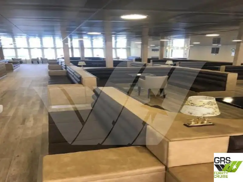 سفينة نقل بضائع بالمركبات (Ro-Ro) للبيع