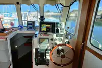 قوارب العمل للبيع