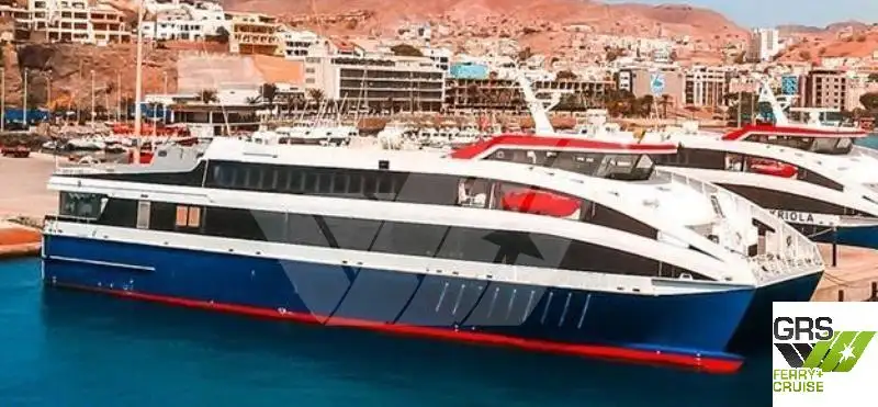 سفينة نقل بضائع بالمركبات (Ro-Ro) للبيع