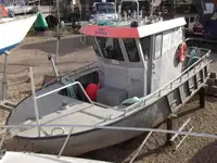 قوارب العمل للبيع