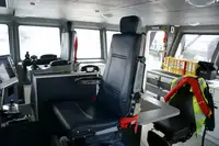 قارب مزدوج الهيكل للبيع