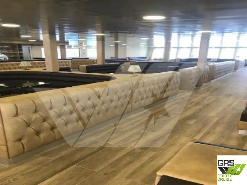 سفينة نقل بضائع بالمركبات (Ro-Ro) للبيع