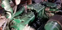 قارب مزدوج الهيكل للبيع