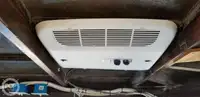 قارب مزدوج الهيكل للبيع