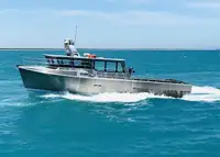 قوارب العمل للبيع