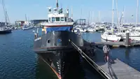 قوارب العمل للبيع