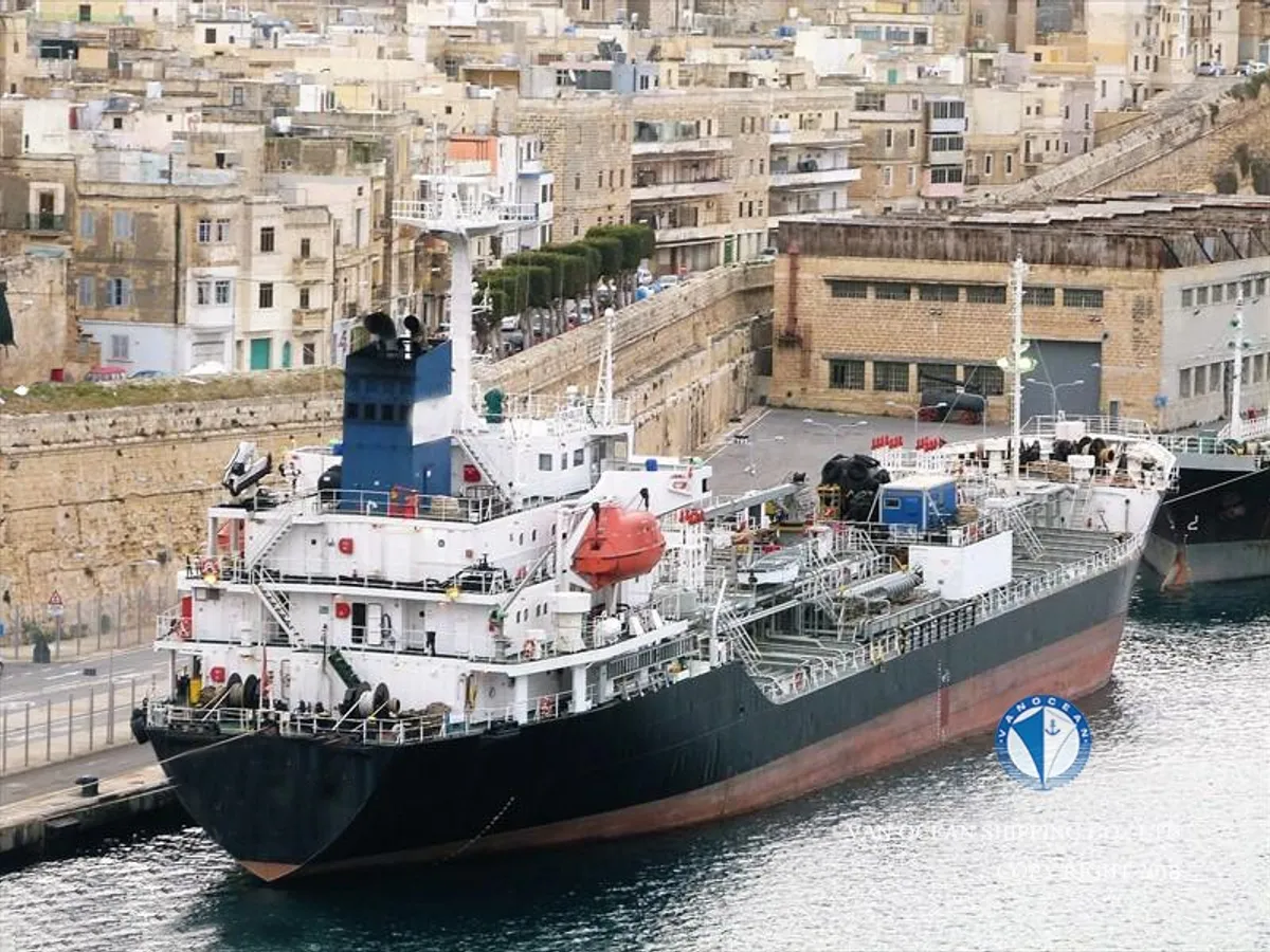 ناقلة نفط / مواد كيميائية للبيع
