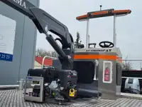 قارب مزدوج الهيكل للبيع